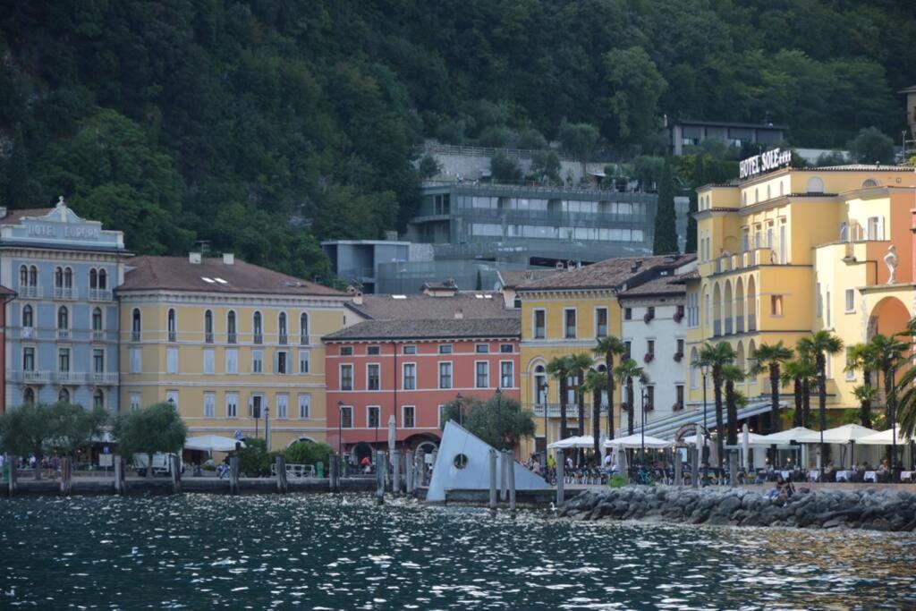 Appartamento Sunrise - Centro Storico N2 Рива-дель-Гарда Екстер'єр фото